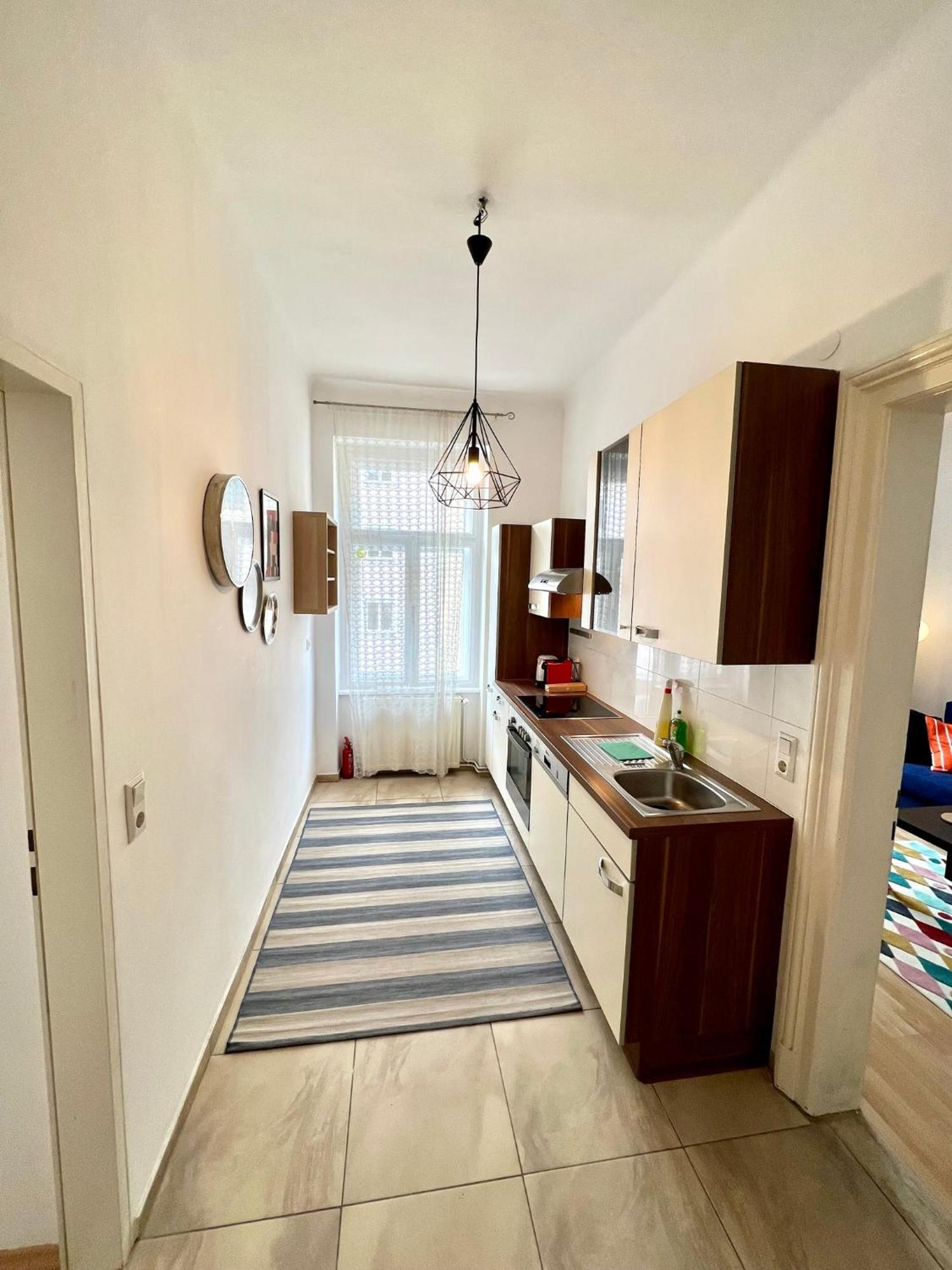 Cozy City Retreat - By Nahuen Suites Graz Esterno foto